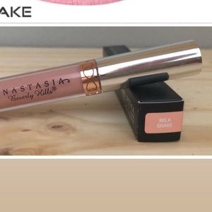 ABH MATTE LIQUID LIPSTICKS #5 Milkshake